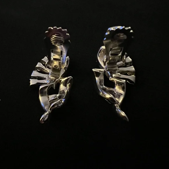 Vintage Kramer of NY Silver tone and Rhinestone Clip On Earrings - Picture 3 of 4